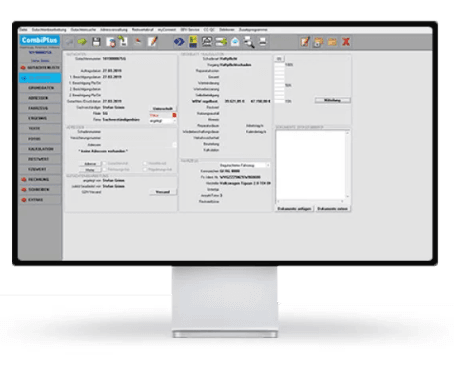 Das Bild zeigt die CombiPlus Professional Software auf einem Desktop-Computer. Es handelt sich um die Ansicht einer Gutachtenbearbeitung. Auf der linken Seite befinden sich verschiedene Menüoptionen, wie Grunddaten, Adressen, Fahrzeug und Ergebnisse. Auf der rechten Seite sind detaillierte Informationen zum Schadenfall, Reparaturkosten, Dokumente und die Prozessübersicht zu finden. Es ist auch der Status des Gutachtens sichtbar. Diese Ansicht ist besonders hilfreich für Kfz-Sachverständige, um alle relevanten Daten für die Schadenbearbeitung schnell zu erfassen und zu verwalten.