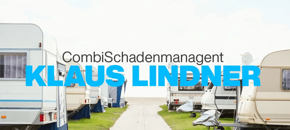 Grafik mit dem Schriftzug „CombiSchadenmanagent KLAUS LINDNER“ vor einem Campingplatz mit Wohnwagen. Der visuelle Fokus liegt auf dem Namen in kräftigem Blau, was auf eine Spezialisierung im Bereich Kfz-Schadenmanagement für Wohnmobile und Caravans hinweist.