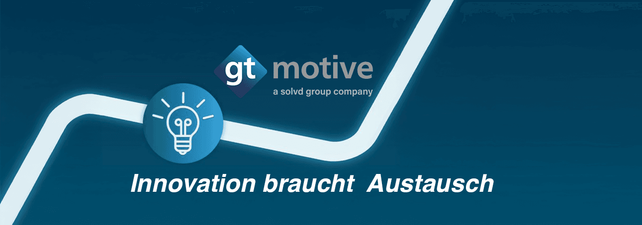 Grafik mit dem Logo von „gt motive – a solvd group company“ und dem Schriftzug „Innovation braucht Austausch“ auf blauem Hintergrund mit stilisiertem Lichtlinien-Design und Glühbirnen-Symbol.